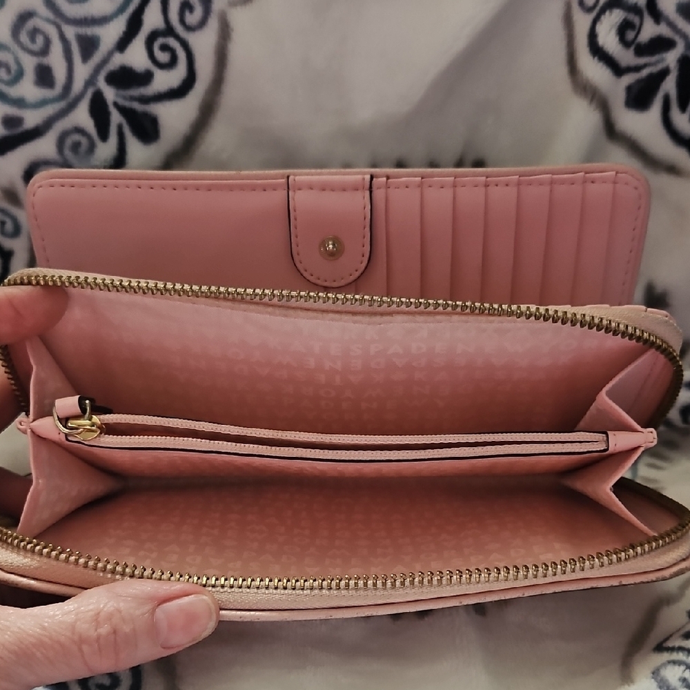 Pink Wallet - Picture 5 of 5